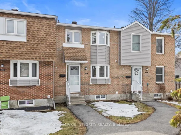 1771 Lamoureux Dr #C, Ottawa, ON K1E 2N5