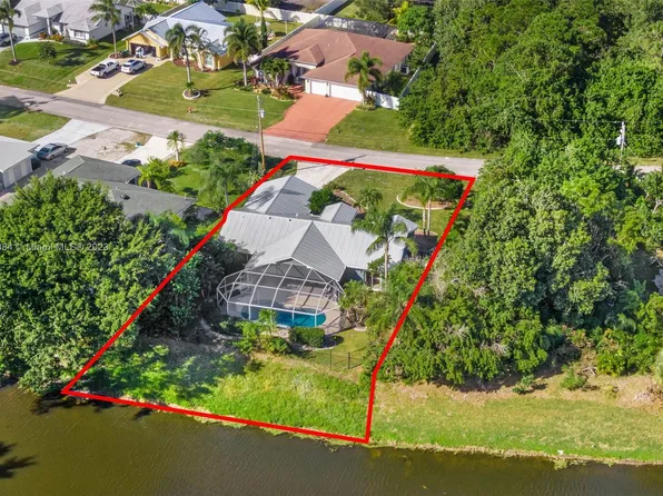 442 SW Dalton Cir, Pt Saint Lucie, FL 34953