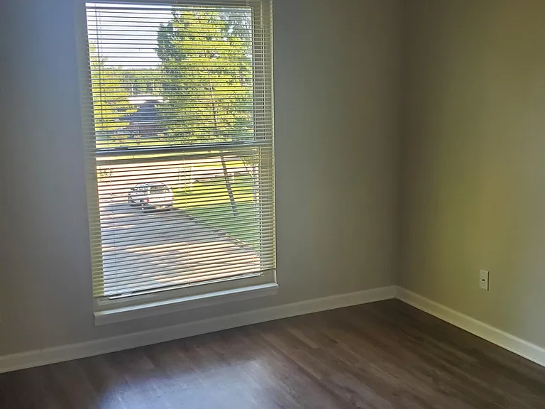 Lone Star Apartments — Photo 18