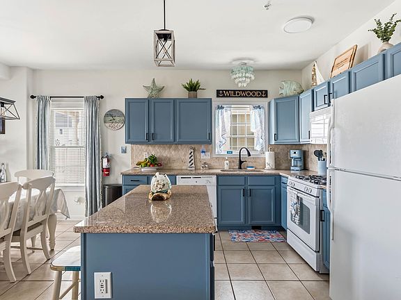 4th image of 110 E Poplar Ave #103