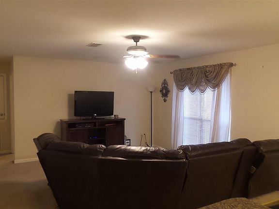 4th image of 3 Pine Thicket Ct
