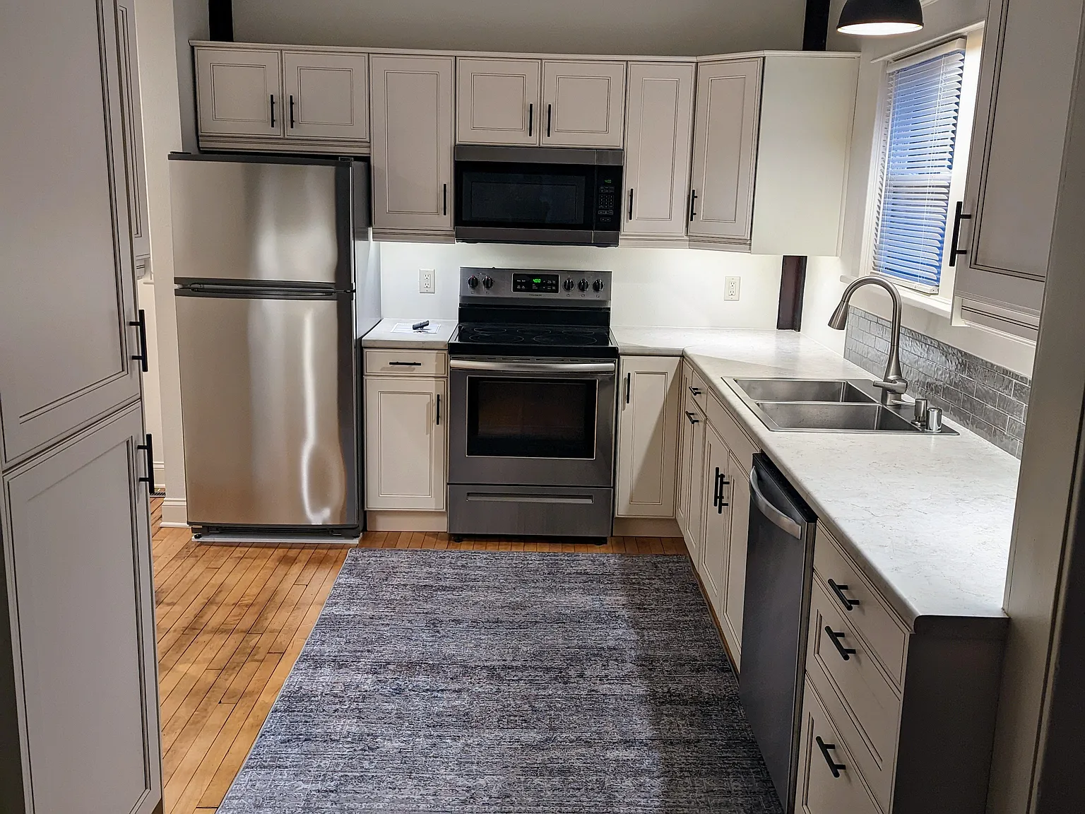3 bed, 1400 sqft, $1,600 — Photo 2
