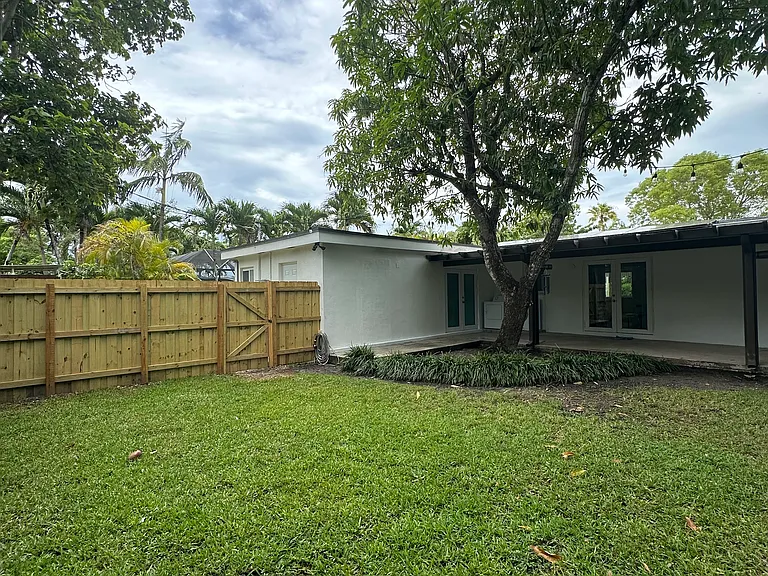 9841 Dominican Dr — Photo 9