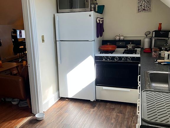 4th image of 139 E Broad St APT 6
