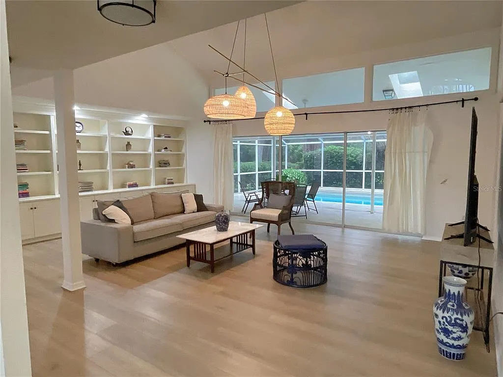 3 bed, 3.5 bath, 2362 sqft, $4,150 — Photo 4