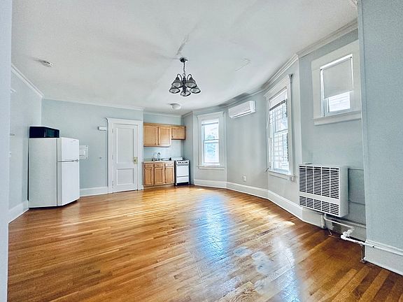 2nd image of 109 Dwight St APT 4