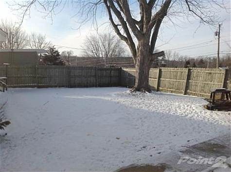 5th image of 647 Sutherland Ave