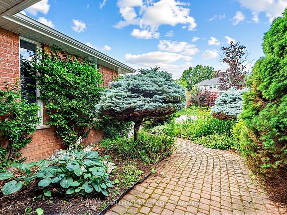 3rd image of 185 Aurora Heights Dr
