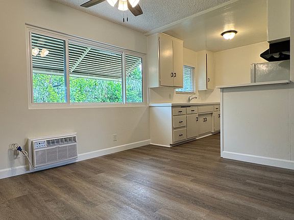 3rd image of 5638 Whitsett Ave APT 12A