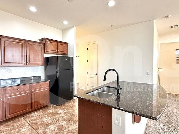 5th image of 1456 E 9th St Unit 284