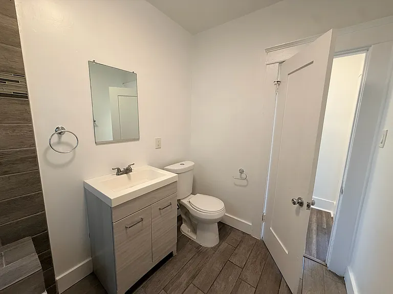 1027 E 2nd St #1027 — Photo 9