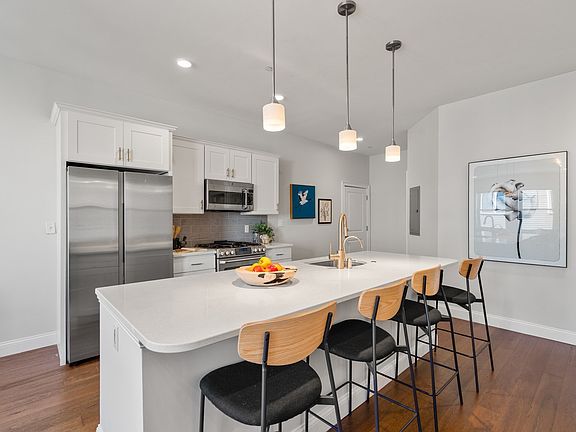 4th image of 170 W Broadway #310