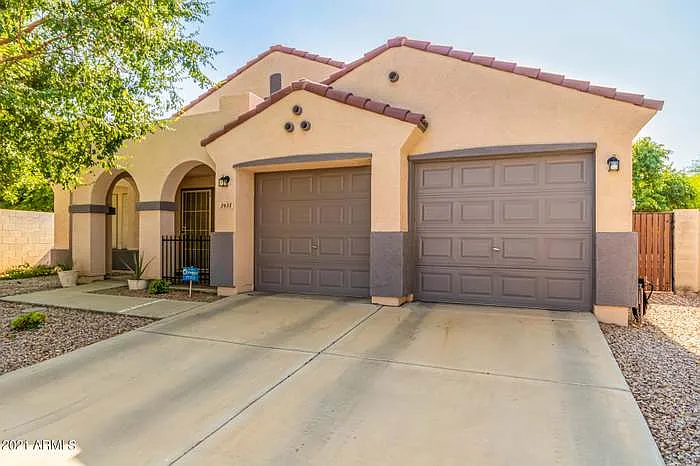 2638 S 85th Dr — Photo 2