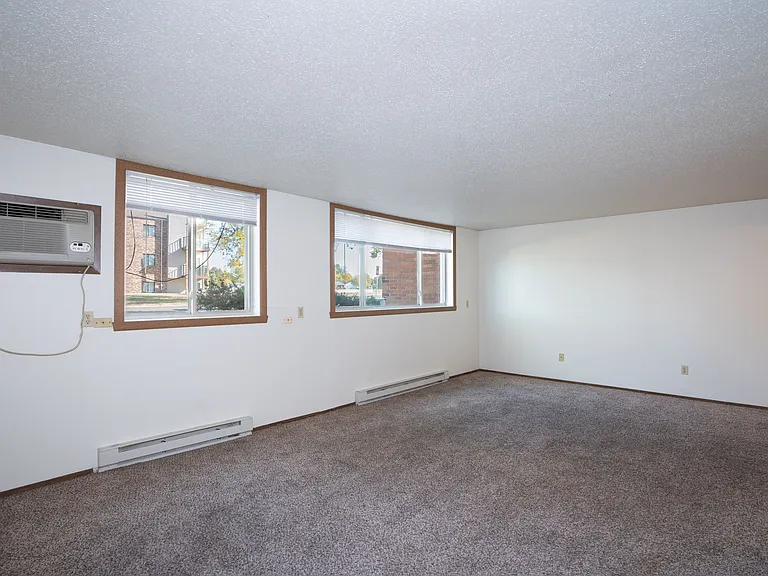 Fargo, ND Pacific Park Apartments | 11B | Living
