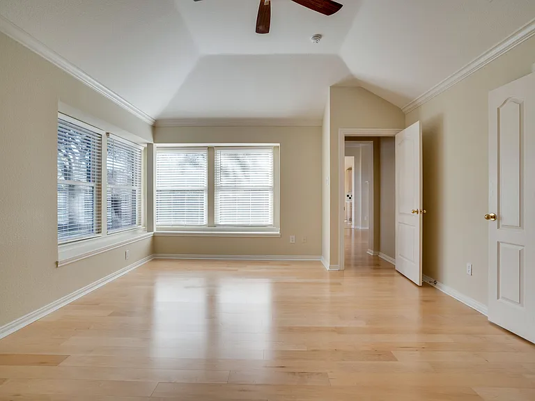 2724 Lakehollow Ln — Photo 15