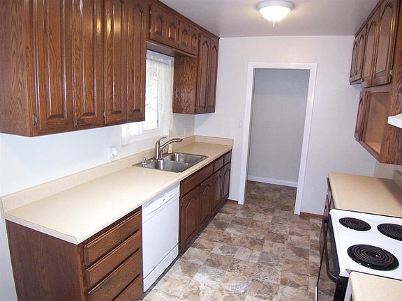 2nd image of 1868 Catalina Blvd