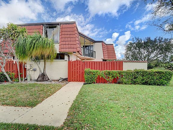 3rd image of 3831 Victoria Dr