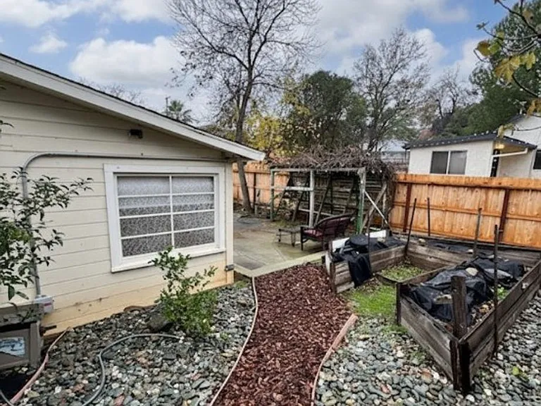 2352 Shasta St — Photo 23