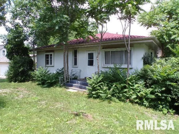 2828 W 49th St, Davenport, IA 52806