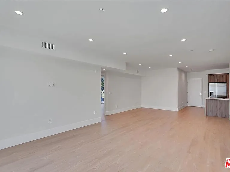 14419 Riverside Dr #306 — Photo 5
