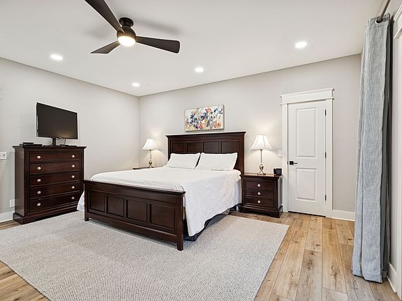 17th image of 7340 Bradford Rd