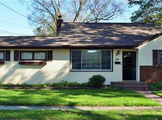 10 Powell St, Freeport, NY