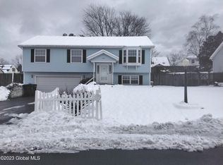 16 Manor Blvd, Troy, NY 12180