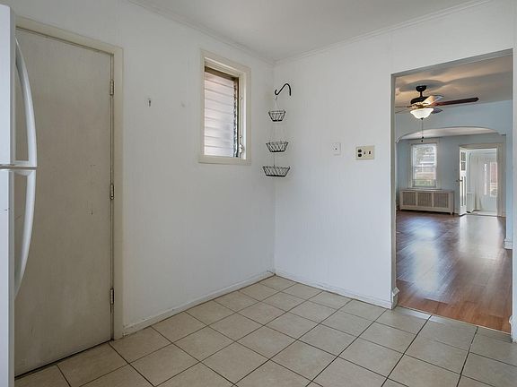 4th image of 5870 Malvern Ave