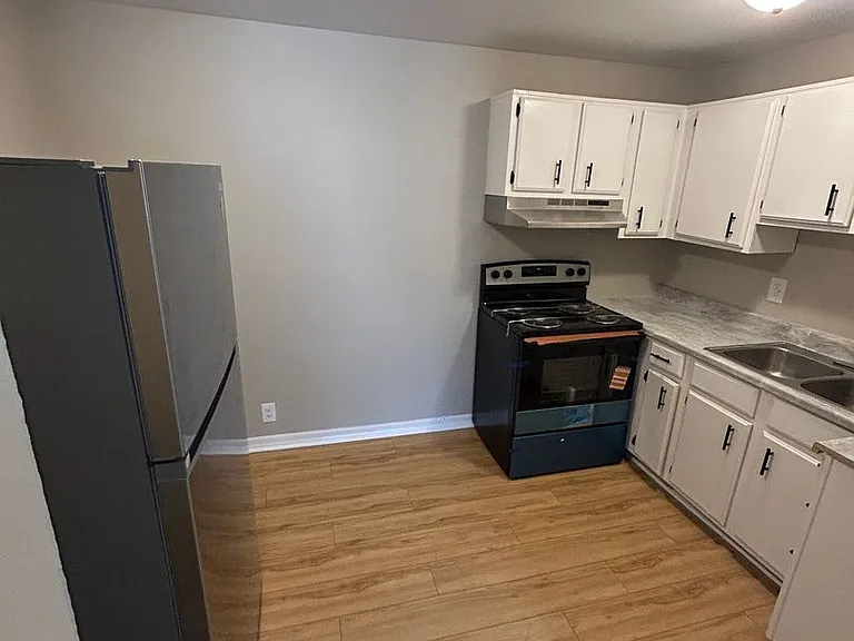405 Oak Street — Photo 10