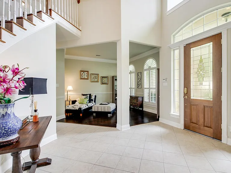 entryway / foyer