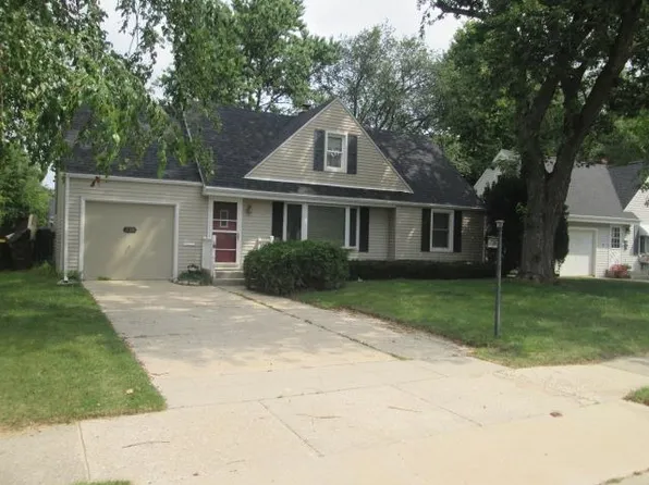 226 E Hosmer St, Loves Park, IL 61111