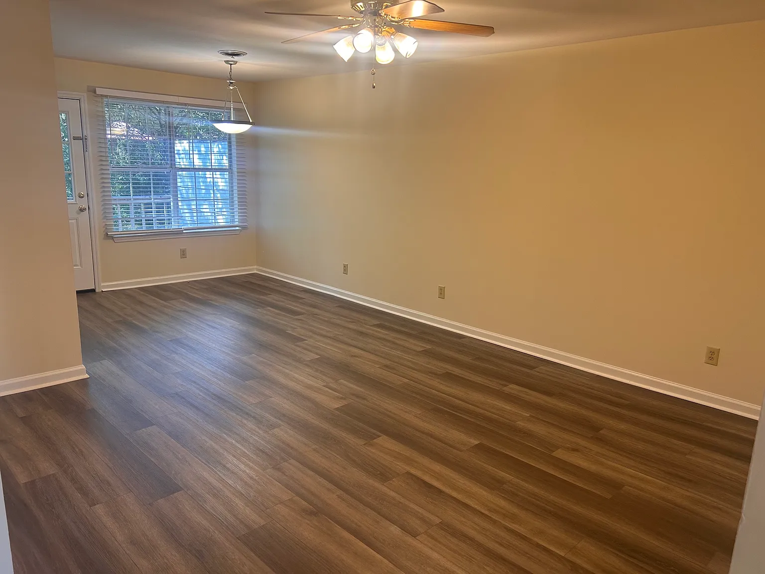 3 bed, 1200 sqft, $1,400 — Photo 1