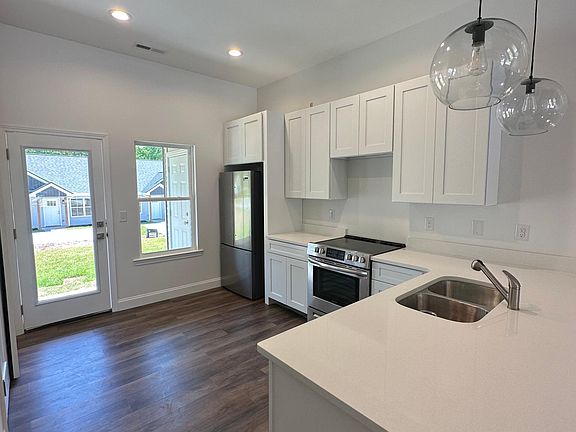 5th image of 104 Lakeside Dr