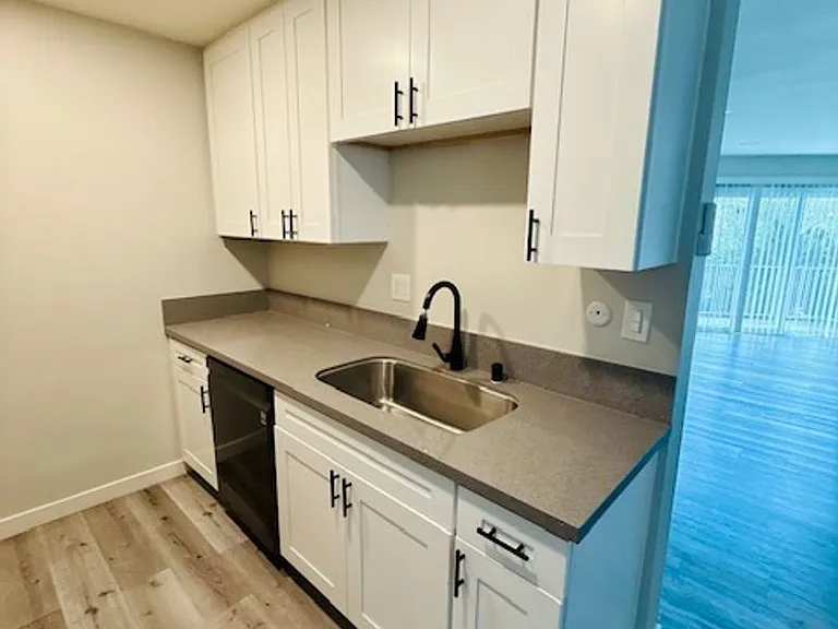 2120 Mission Avenue — Photo 11
