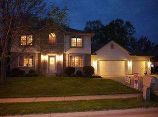 1958 E 47th Pl, Davenport, IA 52807