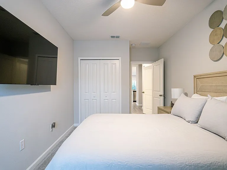 4902 Livingston Ln — Photo 16