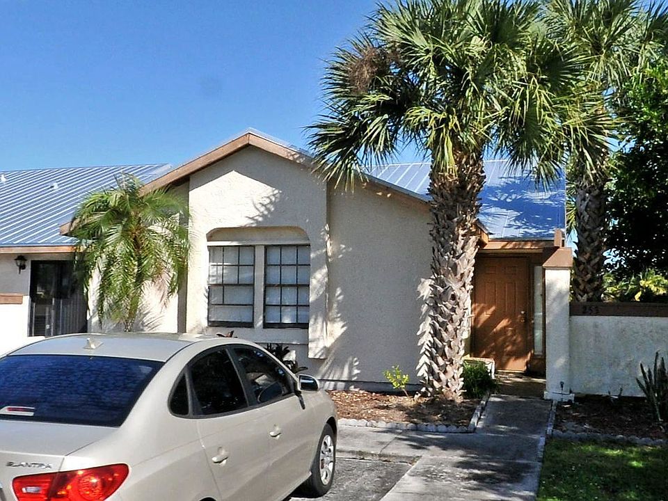 1st image of 253 SW Sterret Cir
