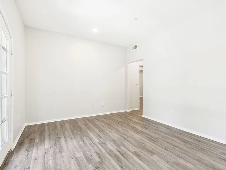 2245 Beverly Glen — Photo 121