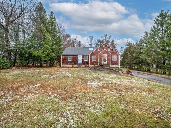 36 Lakemans Ln, Ipswich, MA 01938