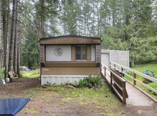 40 E Mossflower Ln, Grapeview, WA 98546