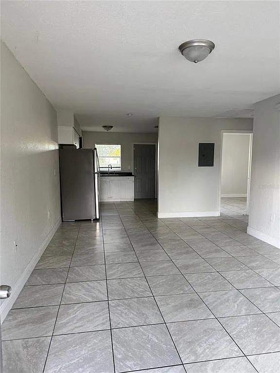 2 bed, 1.0 bath, 800 sqft, $1,200 — Photo 1