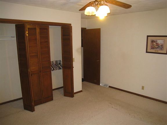 5th image of 244 Wilshire Dr