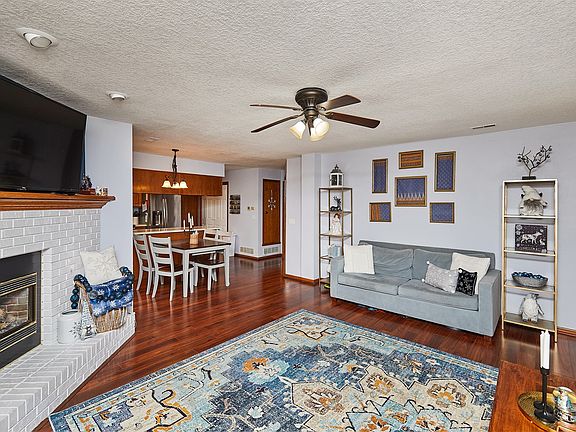 4th image of 4715 84th St #C