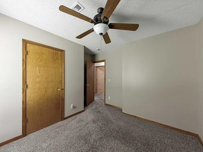 948 N Pine St — Photo 9