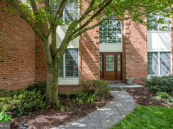 5002 Blue Bird Cir, Audubon, PA 19403