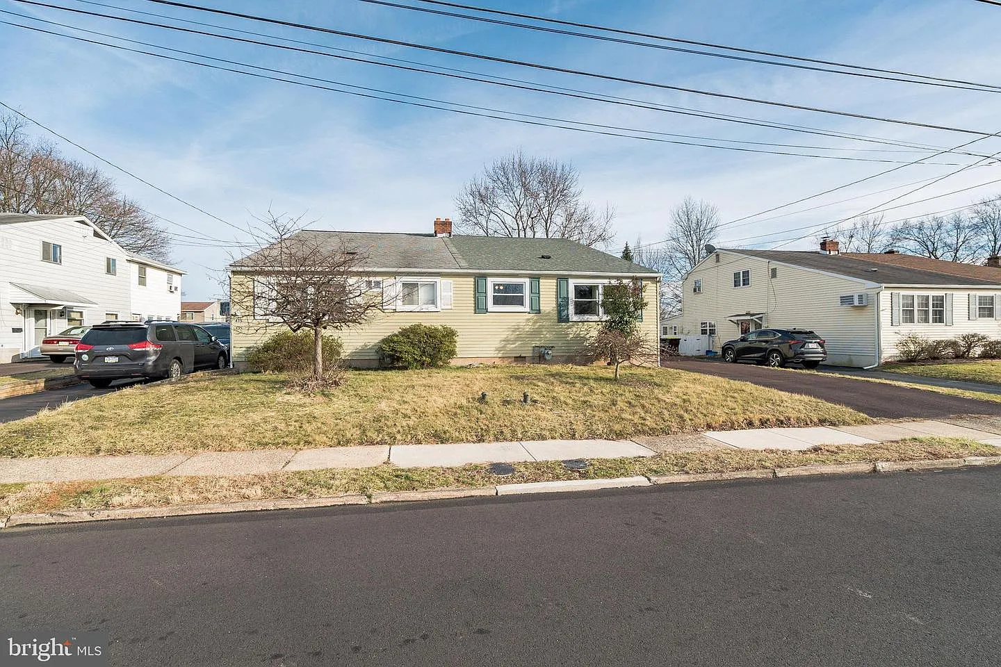 437 Cedar St photo 1