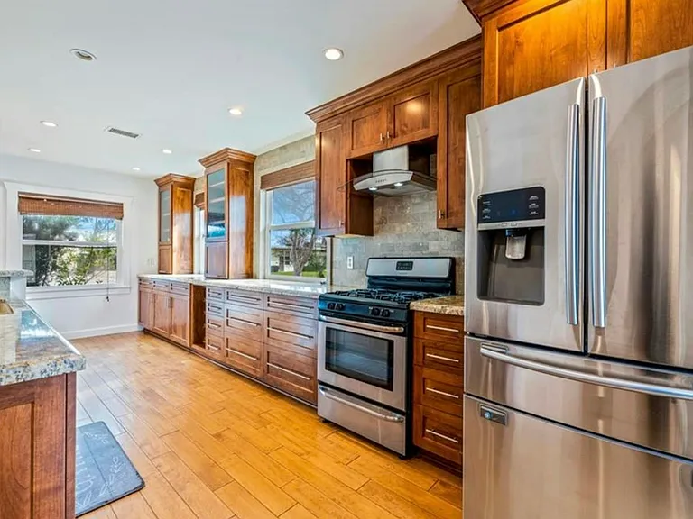 4759 Hackett Ave — Photo 11