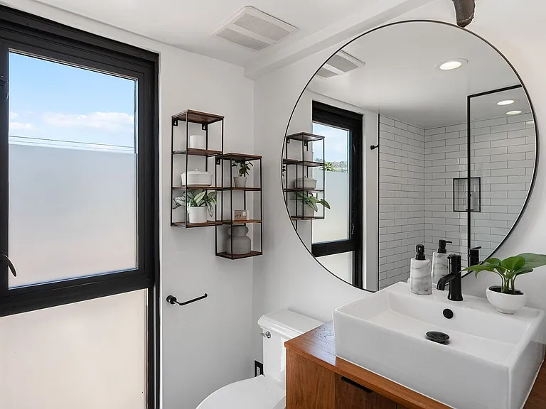 1037 N Laurel Ave #19C — Photo 69