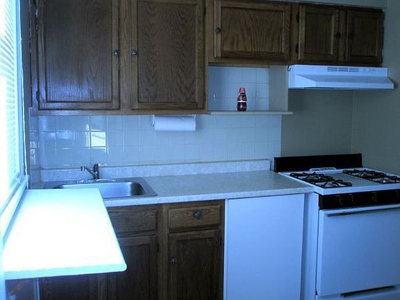 1041 Fanshawe St. Kitchen