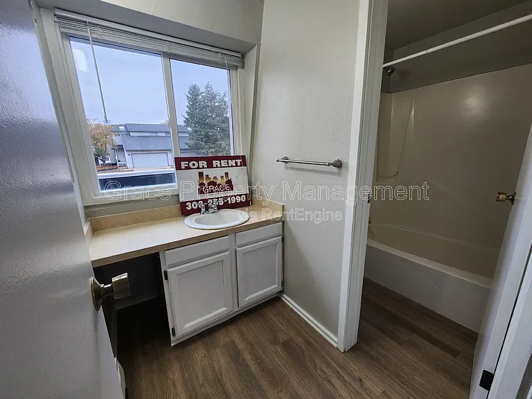 492 S Dover Ave — Photo 7